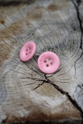 AR button Pink