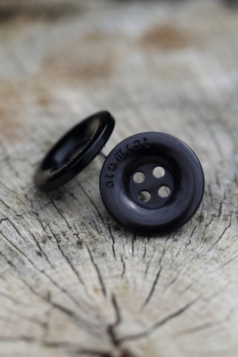 AR button Black