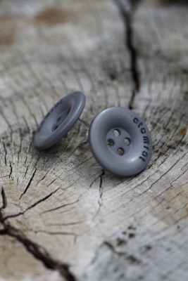 AR button Grey
