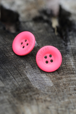 AR button Neon Pink